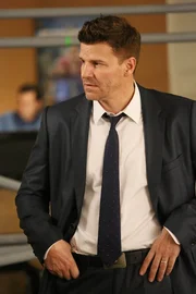 Booth (David Boreanaz) versucht herauszufinden, wer den Million&auml;r und Spieleentwickler Robertson auf dem Gewissen hat.