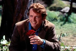 Der Polizist Gary Hallet (Aidan Quinn) ermittelt in dem Fall des verschwundenen Jimmy Angelov - Die Spur f&uuml;hrt zu den Owens-Schwestern.
