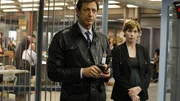 Die Detectives Zach Nichols (Jeff Goldblum) und Megan Wheeler (Julianne Nicholson) untersuchen den Mord an einer jungen Drogendealerin, die aussteigen wollte.
