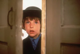 Auf dem Bahnhof in Philadelphia wird der 8-j&auml;hrige Sam (Lukas Haas) einziger Zeuge eines Mordes ...