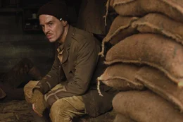 Lieutenant Leslie (Andrew Scott).