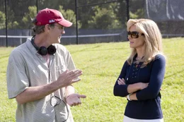 BS-09611 Director JOHN LEE HANCOCK and SANDRA BULLOCK discuss a scene on the set of Alcon Entertainment&rsquo;s drama &ldquo;The Blind Side,&rdquo; a Warner Bros. Pictures release. . THE BLIND SIDE