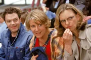 Auf der Hundeshow versuchen (v.li.) Tim (Oliver Reinhard), Nikola (Mariele Millowitsch) und Dr. Borstel (Kerstin Thielemann) herauszufinden, wer niedlicher ist: Herrchen oder Hund.