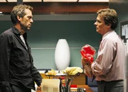 Die Freundschaft zwischen Dr. House und Wilson steht vor der schwersten Bewährungsprobe, l-r: Hugh Laurie als Dr. Gregory House, Robert Sean Leonard als Dr. James Wilson. Die Freundschaft zwischen Dr. House und Wilson steht vor der schwersten Bewährungsprobe, l-r: Hugh Laurie als Dr. Gregory House, Robert Sean Leonard als Dr. James Wilson.