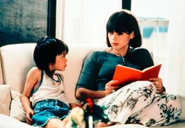 Smilla Jaspersen (Julia Ormond) und ihr Nachbarsjunge Isaiah (Clipper Miano) haben sich angefreundet.