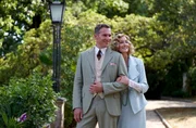 Cecil Ainsworth (Mark Umbers, l.) und Bella Ainsworth (Natascha McElhone, r.).