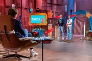 Lisa Bella Ippolito und Max Schön präsentieren den "Löwen" mit NALU Zuckerreduzierte Fruchtgummis. Sie erhoffen sich ein Investment von 100.000 Euro für 10 Prozent der Firmenanteile. Lisa Bella Ippolito und Max Schön präsentieren den "Löwen" mit NALU Zuckerreduzierte Fruchtgummis. Sie erhoffen sich ein Investment von 100.000 Euro für 10 Prozent der Firmenanteile.