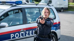 Lena Schaffer (Lisa-Maria Sexl) zeigt vollen Einsatz.