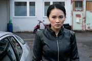 Selbst ist die Frau: Kommissarin Nguyen Thuong Nhi (Mai Duong Kieu) erledigt das, was ihr m&auml;nnlicher Kollege mal wieder nicht geschafft hat: den fl&uuml;chtenden Verd&auml;chtigen zur Strecke bringen.