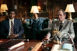 Mamoudou Athie als Hal Dockins, Dorian Missick als Reggie Douglas, und Tommy Lee Jones als Jeremiah O'Keefe