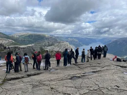 Schlange stehen f&uuml;rs Erinnerungsfoto: Viele Ausflugsziele in Norwegen sind inzwischen &uuml;berlaufen.