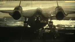 Ein Spezialteam der Air Force, darunter der Chemie-Experte Rick Harding (Michael Dudikoff), dringt mit Hilfe eines Shuttles in die Maschine ein und versucht, es mit den B&ouml;sewichtern aufzunehmen.