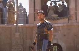 Nachdem Commodus den Thron besteigt, wird Maximus (Russell Crowe) als Sklave gefangen genommen. Nach Jahren harter Arbeit und Ausbildung zum Gladiator kehrt er nun nach Rom zur&uuml;ck und hat nur ein Ziel vor Augen: den Mord an seiner Familie zu r&auml;chen und den Herrscher Roms zu st&uuml;rzen ...