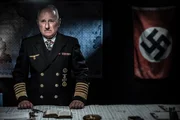 REENACTMENT - Kommodore Karl Donitz trifft sich mit Kapit&auml;n Fritz-Julius Lemp und spricht keine Strafe f&uuml;r die Versenkung der Athenia aus. Jim Simmons.