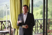 DI Richard Poole (Ben Miller) wurde zu einer Party mit seinen ehemaligen Kommilitonen eingeladen. Der eigenwillige Ermittler trinkt jedoch lieber Tee sitzt allein auf der Terrasse, als sich unter die Gäste zu mischen. DI Richard Poole (Ben Miller) wurde zu einer Party mit seinen ehemaligen Kommilitonen eingeladen. Der eigenwillige Ermittler trinkt jedoch lieber Tee sitzt allein auf der Terrasse, als sich unter die Gäste zu mischen.