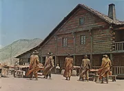 Das Killerkommando um Frank (Henry Fonda) erscheint auf der McBain-Farm.