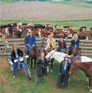 V. L.: Nick Ryan (Myles Pollard), Alex Ryan (Aaron Jeffrey), Tess Silverman McLeod (Bridie Carter), Meg Fountain (Sonia Todd), Becky Howard (Jessica Napier), Claire McLeod (Lisa Chappell) und Jodi Fountain (Rachael Carpani). V. L.: Nick Ryan (Myles Pollard), Alex Ryan (Aaron Jeffrey), Tess Silverman McLeod (Bridie Carter), Meg Fountain (Sonia Todd), Becky Howard (Jessica Napier), Claire McLeod (Lisa Chappell) und Jodi Fountain (Rachael Carpani).