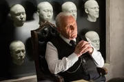 Dr. Robert Ford (Anthony Hopkins).
