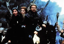 Sie wollen das Land von einem grausamen Tyrannen befreien: Drachent&ouml;ter Bowen (Dennis Quaid, re.), der vagabundierende M&ouml;nch Bruder Gilbert (Pete Postlethwaite, li.) und die temperamentvolle Bauerntochter Kara (Dina Meyer).  6, 20.15 h  Rob Cohen