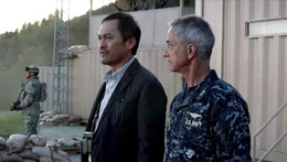 Dr. Ishiro Serizawa (Ken Watanabe, li.) und Admiral Stenz (David Strathairn)