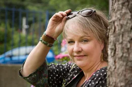 Marianne Kr&ouml;ger (Claudia Messner) genannt Ama ist die liebevolle Gro&szlig;mutter von Lotte.