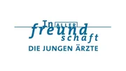 In aller Freundschaft - Die jungen Ärzte Logo - UNTERTITEL:  neue Vorabend-Weekly - CAPTION:  ARD PROGRAMMDIREKTION, IN ALLER FREUNDSCHAFT - DIE JUNGEN ÄRZTE neue Vorabend-Weekly mit 42 Folgen ab 22. Januar 2015, immer donnerstags um 18.50 Uhr im Ersten..Logo zur Sendung.© ARD - honorarfrei, Verwendung gemäß der AGB im engen inhaltlichen, redaktionellen Zusammenhang mit genannter ARD-Sendung bei Nennung "Bild: ARD" (S1). ARD-Programmdirektion/Bildredaktion, Tel: 089/5900-24302, Fax: 089/550-1259, bildredaktion@DasErste.de In aller Freundschaft - Die jungen Ärzte Logo - UNTERTITEL:  neue Vorabend-Weekly - CAPTION:  ARD PROGRAMMDIREKTION, IN ALLER FREUNDSCHAFT - DIE JUNGEN ÄRZTE neue Vorabend-Weekly mit 42 Folgen ab 22. Januar 2015, immer donnerstags um 18.50 Uhr im Ersten..Logo zur Sendung.© ARD - honorarfrei, Verwendung gemäß der AGB im engen inhaltlichen, redaktionellen Zusammenhang mit genannter ARD-Sendung bei Nennung "Bild: ARD" (S1). ARD-Programmdirektion/Bildredaktion, Tel: 089/5900-24302, Fax: 089/550-1259, bildredaktion@DasErste.de
