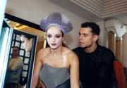 Für das Model Alexandra (Lara Joy Körner) hat sich ihr Traum erfüllt: endlich hat sie den Kosmetikvertrag in Paris. Doch ihre Krankheit trübt die Freude, aber ihr Manager Marcus Berger (Torsten Stoll) will, dass sie durchhält.