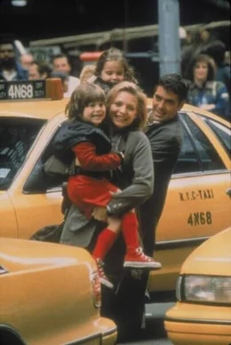 Zu viert l&auml;uft es einfach besser: Sammy (Alex D. Linz) und seine Mutter Melanie (Michelle Pfeiffer), Maggie (Mae Whitman) und ihr Vater Jack (George Clooney).