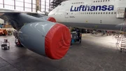Die Triebwerke und empfindlichen Messinstrumente sind eingepackt in Folie. Drei Monate stand der Jumbo auf dem Vorfeld. Jetzt soll die Boeing 747 wieder abheben. Die Triebwerke und empfindlichen Messinstrumente sind eingepackt in Folie. Drei Monate stand der Jumbo auf dem Vorfeld. Jetzt soll die Boeing 747 wieder abheben.