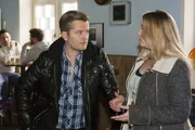 Ingo (André Dietz) ist erleichtert, dass der Kuss für Bea (Caroline Maria Frier) offenbar keine Bedeutung hatte.