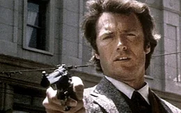 " Das Gesetz bin ich ": Gnadenlos jagt "Dirty Harry" (Clint Eastwood) den psychopathischen Killer.