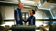 Saru (Doug Jones, l.) und Michael Burnham (Sonequa Martin-Green, r.)