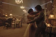 Auf ihrer Hochzeit muss sich Sofia (Antonia Moretti) gegen den etwas zudränglichen Ex-Freund Lennard (Julian Waldner) zur Wehr setzen.