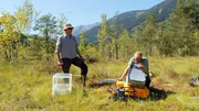 Moorexperte Stephan Glatzel (Universit&auml;t Wien) mit seinem Kollegen Andreas Maier (Universit&auml;t Wien) im steirischen P&uuml;rgschachen Moor.