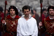 Wird wegen Hochverrats zum Tode verurteilt: Thomas Cromwell (James Frain, M.) ...