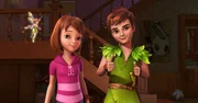 Peter Pan und Tinker Bell holen wie immer, Wendy und ihre Brüder in London ab.