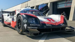 Bildunterschrift: Mit dem 919 Hybrid erreichte Porsche eine Verbesserung des Streckenrekords auf der Nordschleife des N&uuml;rburgrings um mehr als 50 Sekunden.