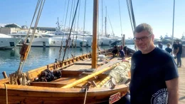 Prof. Christoph Sch&auml;fer ist der Initiator des einmaligen Projekts. Am Morgen vor der ersten Ausfahrt auf das Mittelmeer mit der Bissula im Jachthafen von Cannes.