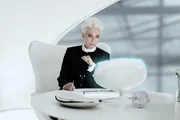 Agent O (Emma Thompson).
