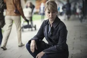 Die Leiterin der Operativen Fallanalyse Christine Lerch (Lisa Wagner) versucht die Hinweise am Tatort zu deuten. Die Leiterin der Operativen Fallanalyse Christine Lerch (Lisa Wagner) versucht die Hinweise am Tatort zu deuten.