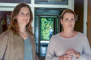 Hauptkommissarin Judith Mohn (Christina Hecke, li.) glaubt der sichtlich schockierten Barbara Falk (Anja Kling, re.), vergewaltigt worden zu sein.