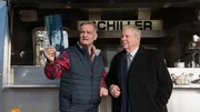 Der Staatsanwalt Ein neues Leben Der ehemalige Arzt und Imbissbetreiber und der Staatsanwalt betrachten ein Röntgenbild: Heinrich Schafmeister als Stefan Schiller, Rainer Hunold als Bernd Reuther Der Staatsanwalt Ein neues Leben Der ehemalige Arzt und Imbissbetreiber und der Staatsanwalt betrachten ein Röntgenbild: Heinrich Schafmeister als Stefan Schiller, Rainer Hunold als Bernd Reuther