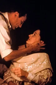 Klaus Maria Brandauer (Baron Bror Blixen), Meryl Streep (Karen Blixen).