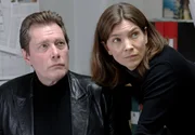 Irene Huss (Angela Kovacs) und ihr Kollege Jonny Blom (Dag Malmberg) arbeiten an einem verzwickten Fall.