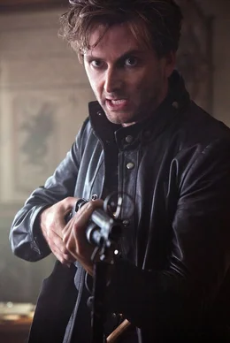 Der selbsternannte Vampir- Experte Peter Vincent (David Tennant) muss schon bald feststellen, dass es gar nicht so einfach ist, einen immer hungrigen Blutsauger zur Strecke zu bringen ...