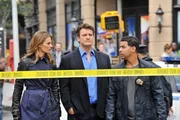 L-R: Kate Beckett (Stana Katic), Richard Castle (Nathan Fillion), Det. Javier Esposito (Jon Huertas)