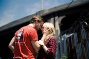 Dean (Ryan Gosling), Cindy (Michelle Williams)