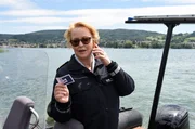 Nele Fehrenbach (Floriane Daniel) gibt erste Ermittlungsergebnisse an ihr Team weiter.