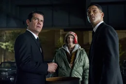v.li.: Agent K, jung (Josh Brolin), Griffin (Michael Stuhlbarg), Agent J (Will Smith)