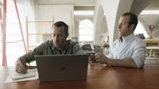 Steve McGarrett (Alex O'Loughlin, l.) steckt mitten in der Planung für seine und Danny Williams' (Scott Caan, r.) Bar, doch dann unterbricht sie ein außergewöhnlicher Fall ... Steve McGarrett (Alex O'Loughlin, l.) steckt mitten in der Planung für seine und Danny Williams' (Scott Caan, r.) Bar, doch dann unterbricht sie ein außergewöhnlicher Fall ...